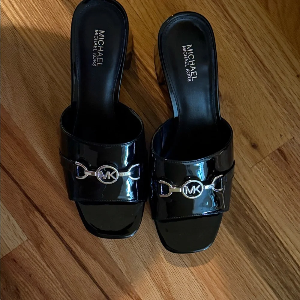On Hold - Michael Kors Black heeled sandals